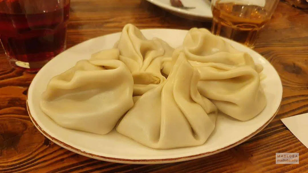 Подача хинкали