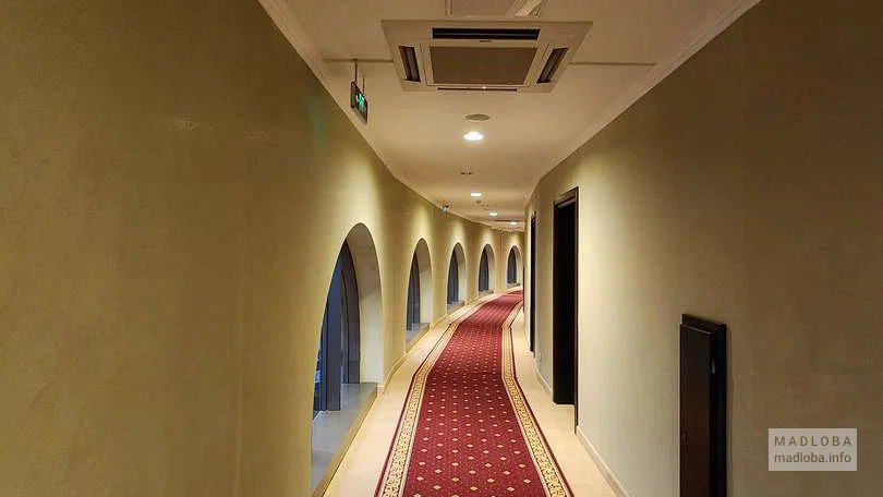 Коридор в Colosseum Marina Hotel