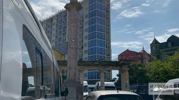 Колоннада Серп и молот