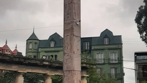 სვეტი "ჩაქუჩი და ნამგალი"