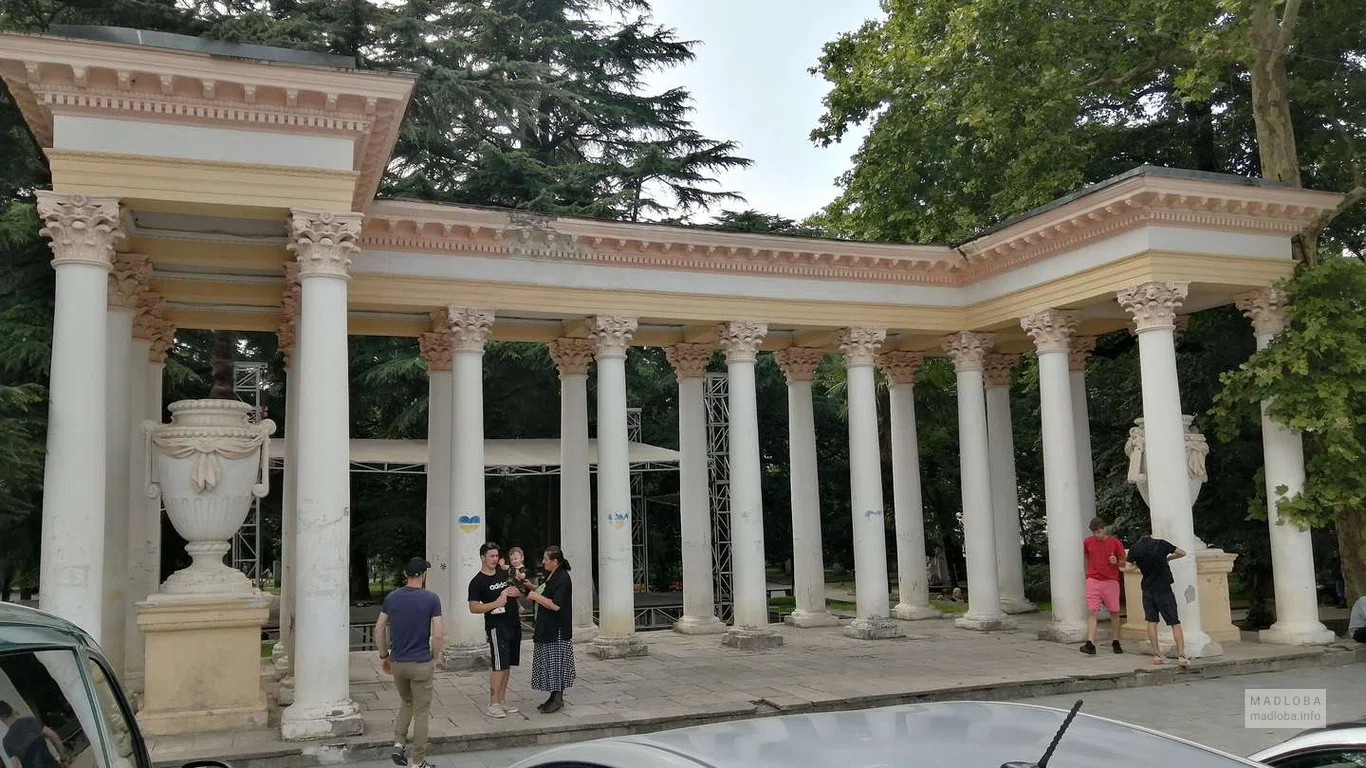 Колоннада в парке "Кутаисский бульвар"