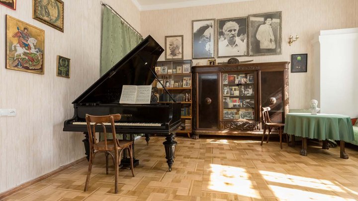 Merab Kostava House-Museum
