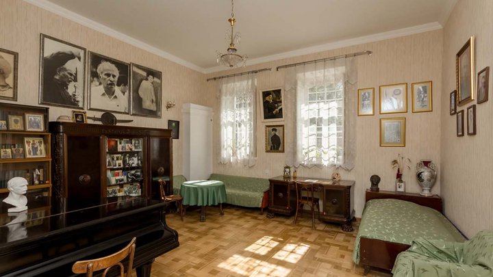 Merab Kostava House-Museum