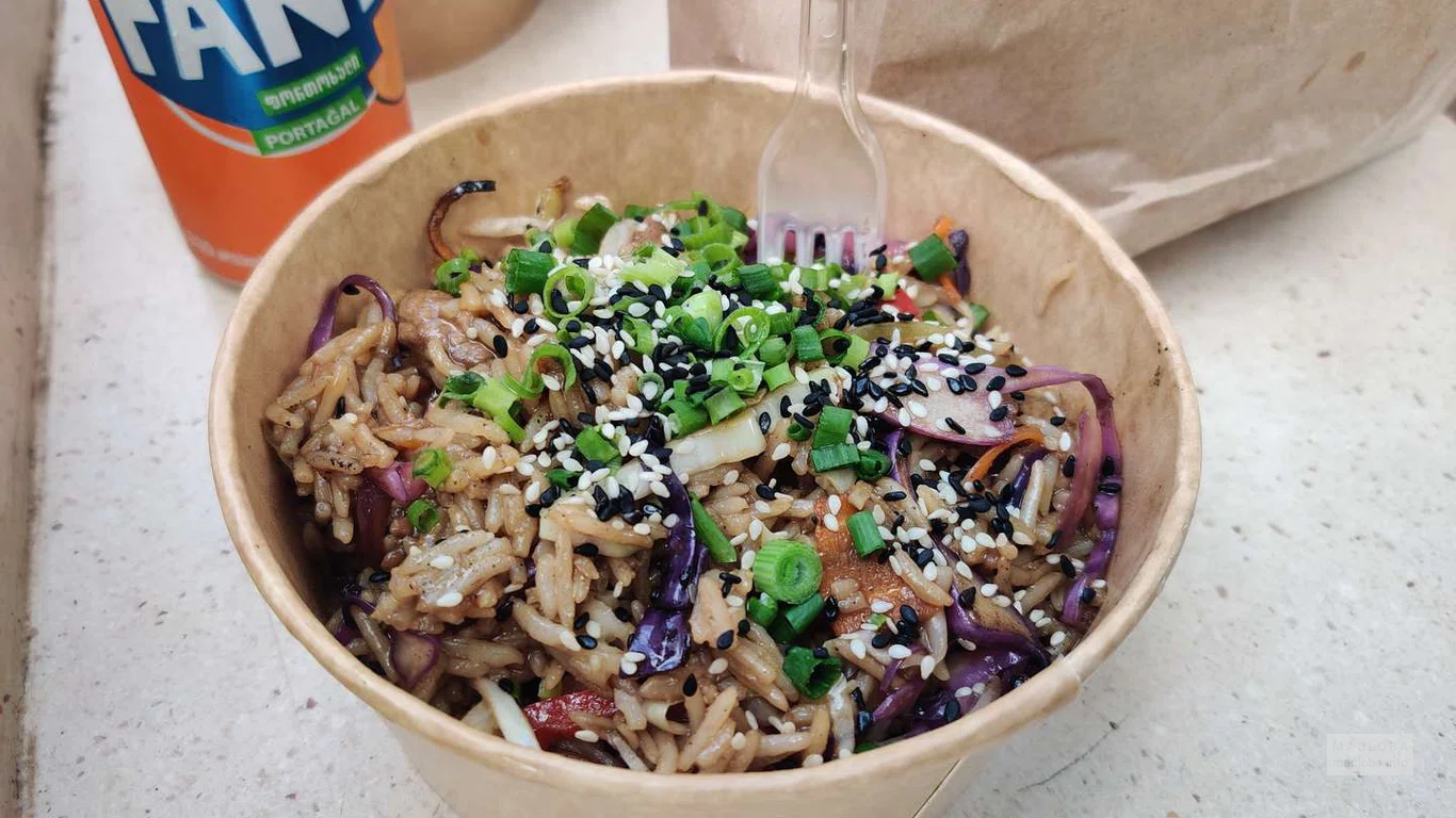 Китайская лапша WOK в меню ресторана