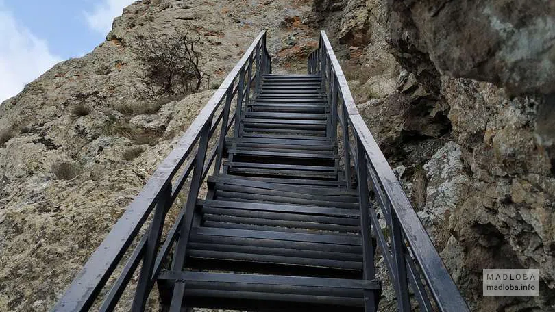 Лестница в крепости Коджори