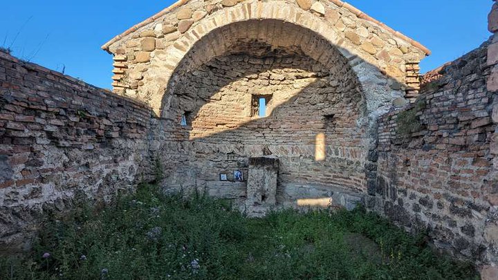 Manavi Fortress