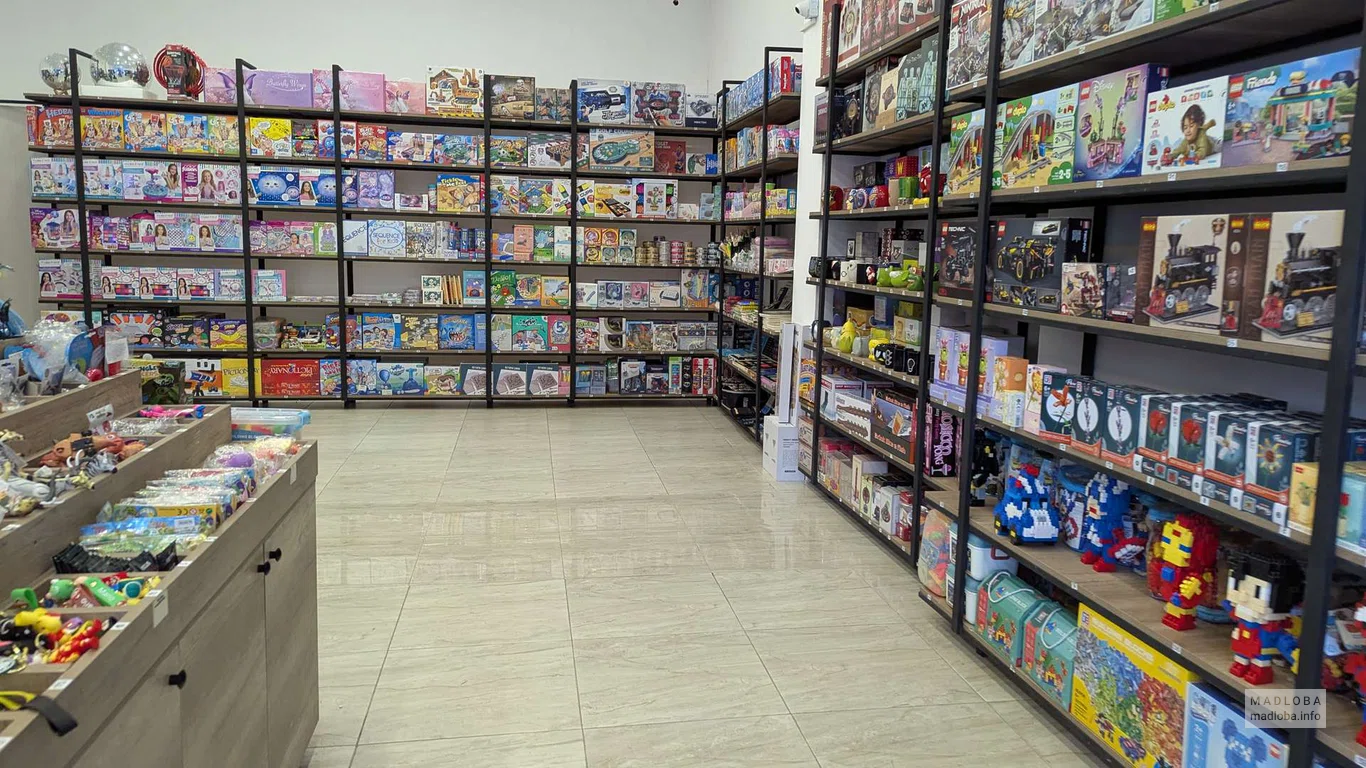 большой ассортимент конструктора и других игрушек в "Kura Kura"