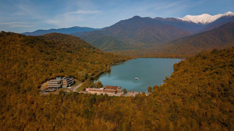 🌄 Kvareli Lake Resort — отдых премиум-класса с видом на Алазанскую долину и бассейнами под открытым небом
