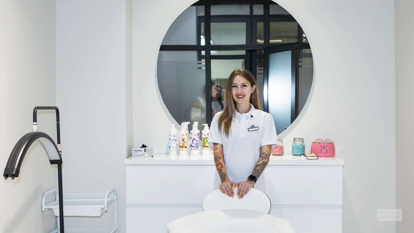 Салон красоты "LAKmousse Beauty Bar" сотрудник
