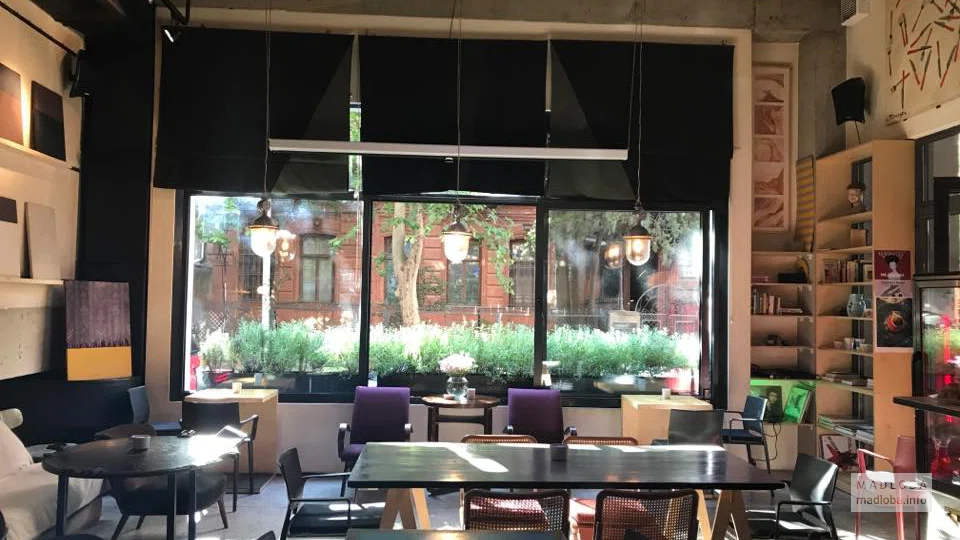 Cafe Lit