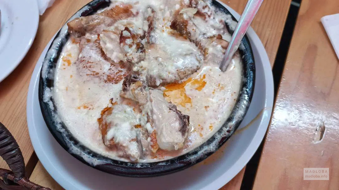 Мясо с сливочном соусе