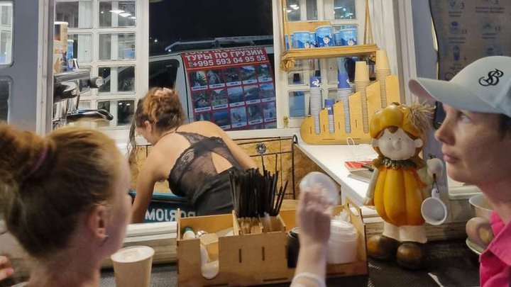 Lavazza возле дельфинария