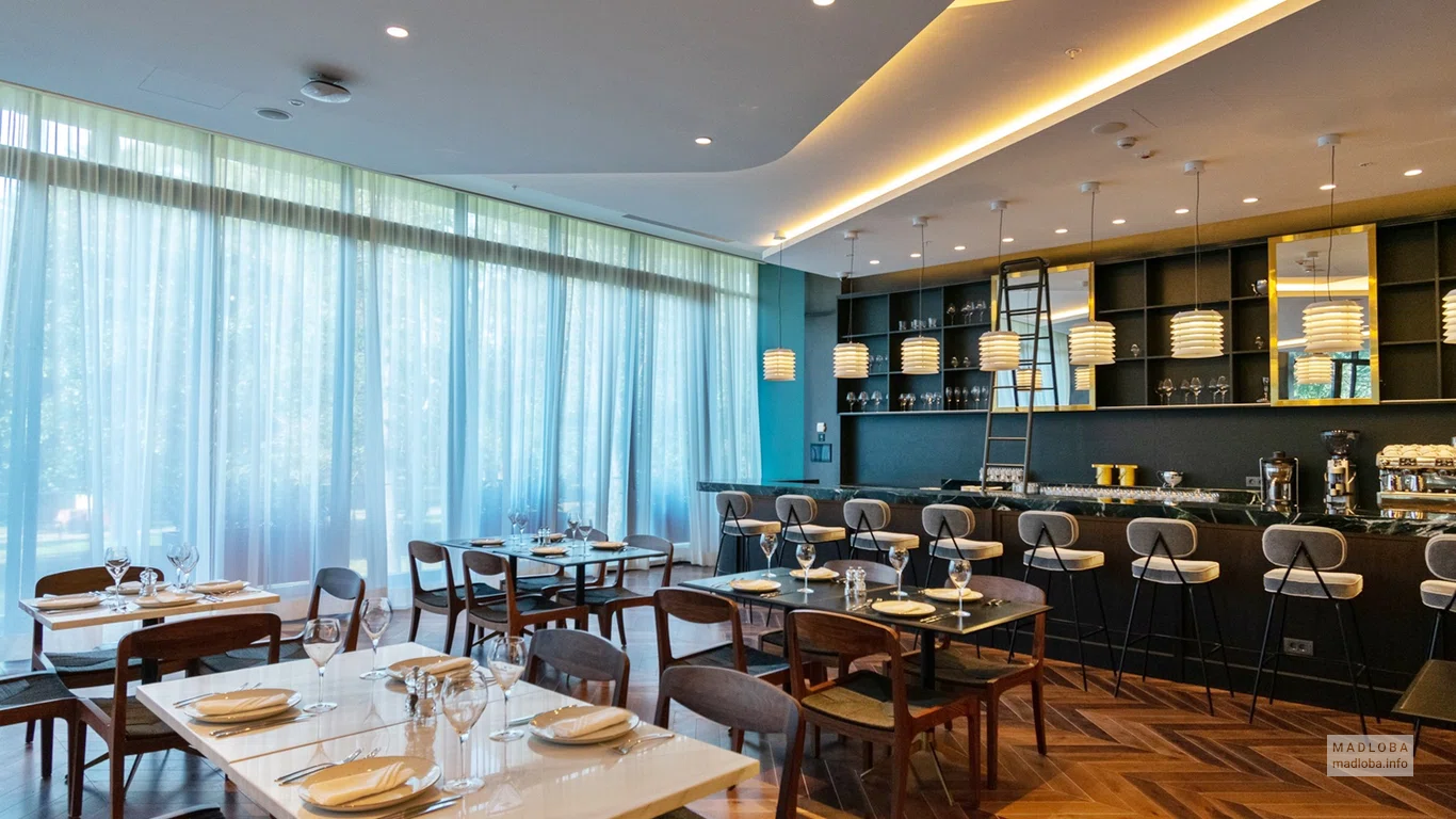 Ресторан в отеле Le Meridien Batumi