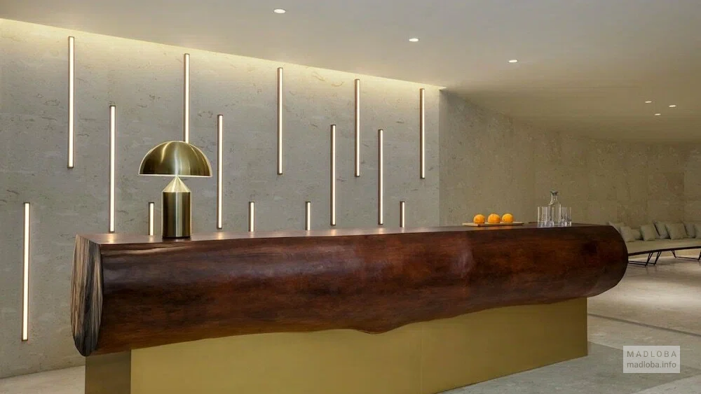 ресепшен в отеле Le Meridien Batumi