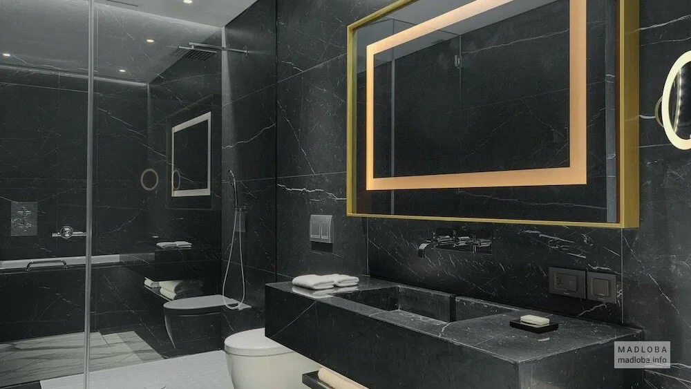 ванная комната в отеле Le Meridien Batumi