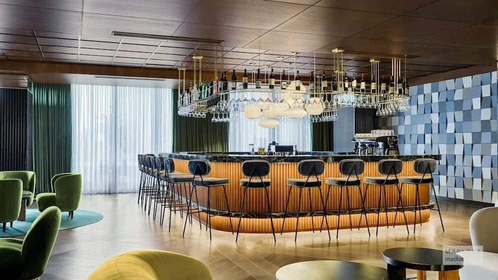 барная стойка в отеле Le Meridien Batumi