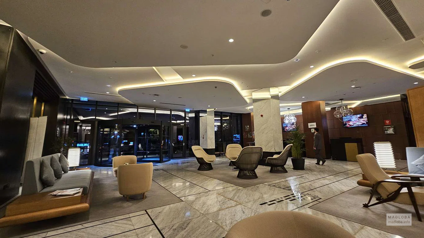 холл отеля Le Meridien Batumi