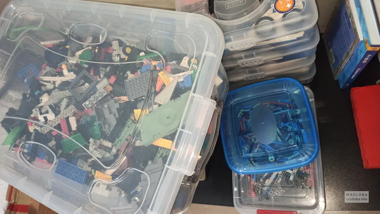 Коробки с Lego