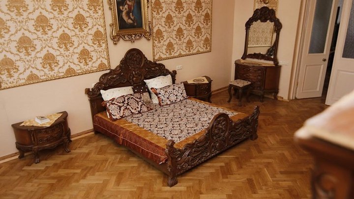 Leon Rooms