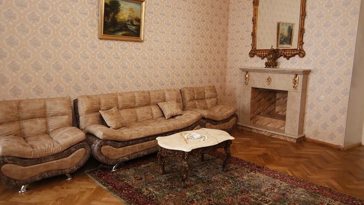Leon Rooms