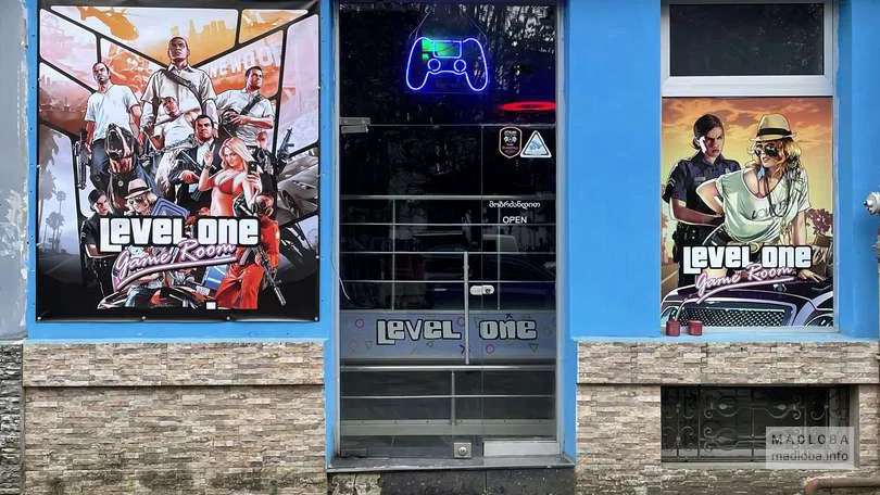 Вход в  "Level One PlayStation Room"