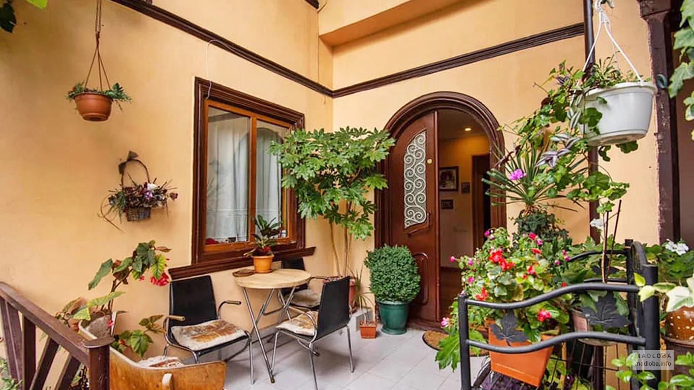 Lia's Guest House