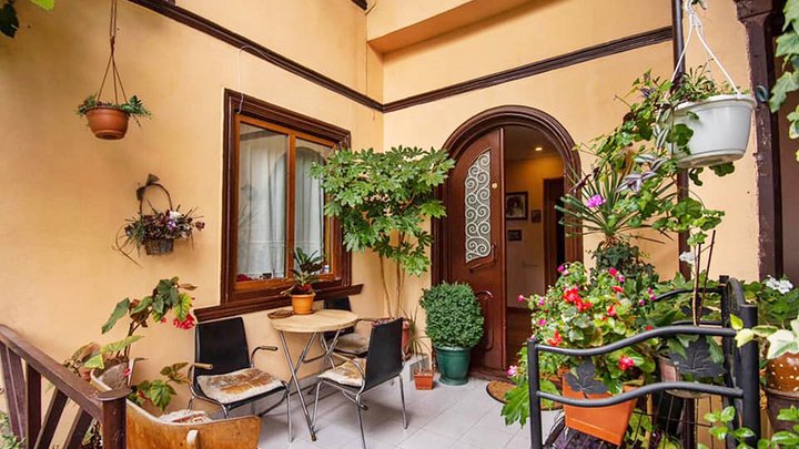 Lia's Guest House