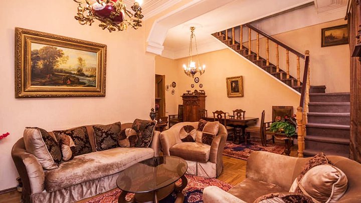 Lia's Guest House