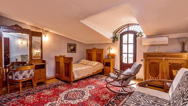 Lia's Guest House