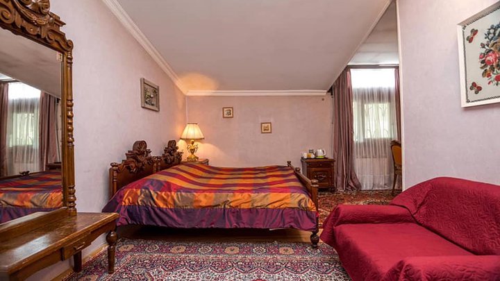 Lia's Guest House