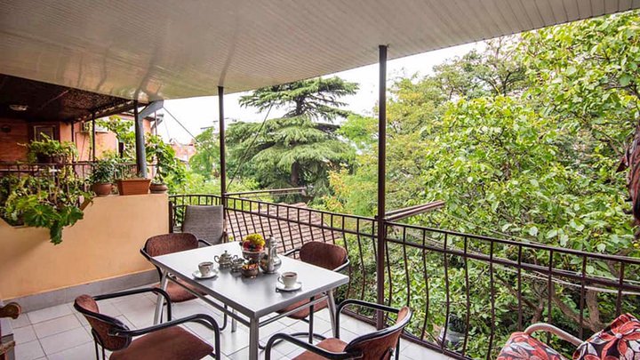 Lia's Guest House