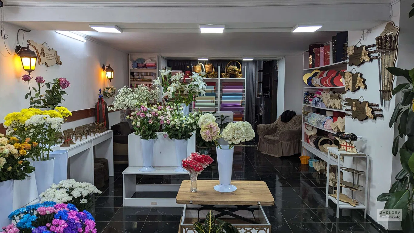 красивые цветы в магазине Lilianas Flowers в Батуми