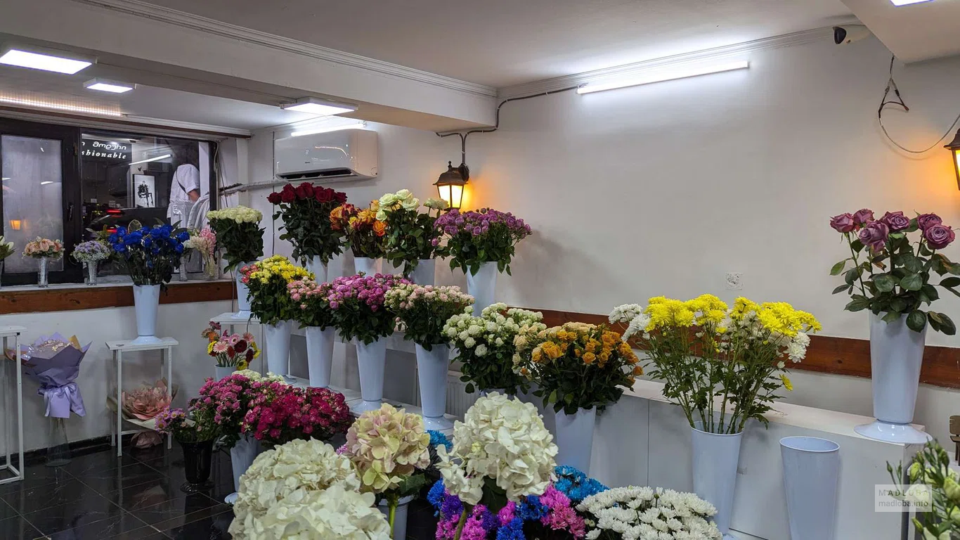 красивые букеты в магазине Lilianas Flowers в Батуми