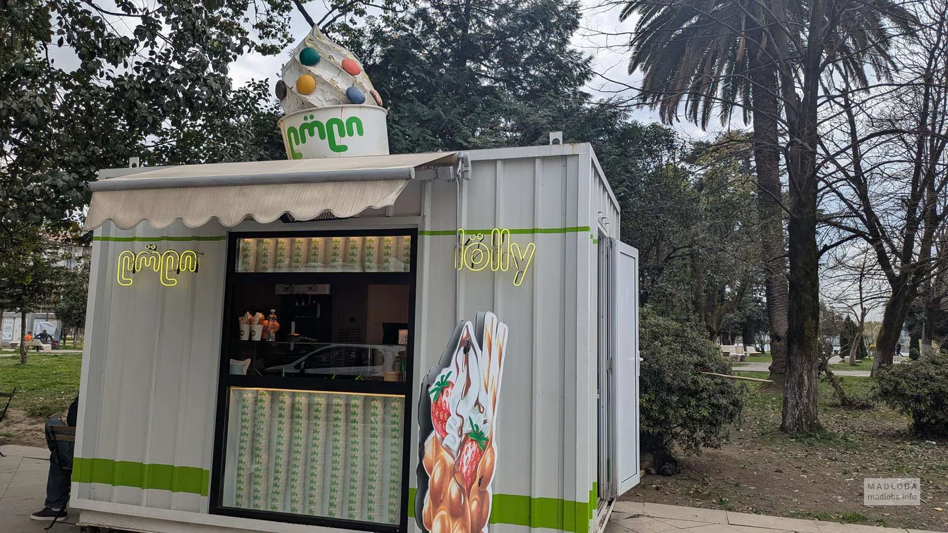 Киоск Lolly рядом с ул. Меликишвили в Батуми