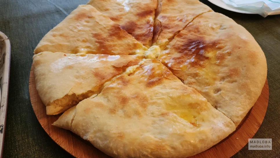 Хачапури от Ресторана "Lunch at Maia" в Степанцминде