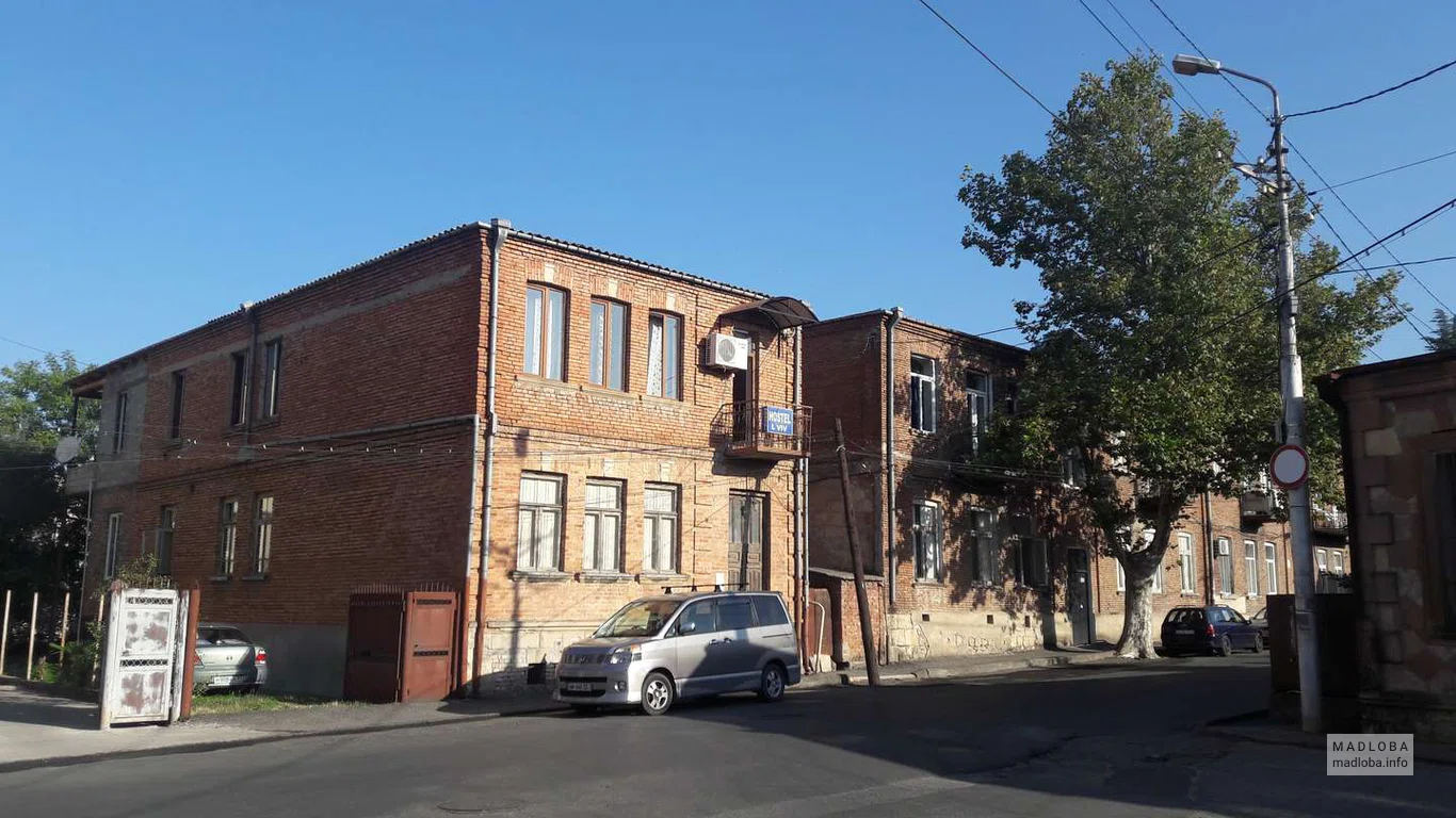 Вид с улицы на хостел Львов
