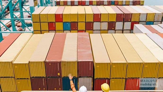 Сотрудники компании "MSC Mediterranean Shipping Company"