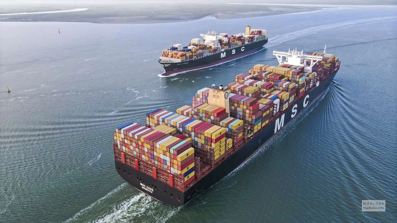 Корабль компании "MSC Mediterranean Shipping Company"
