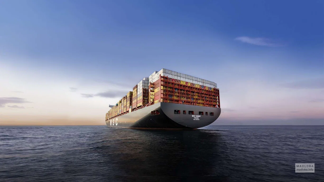 Корабль с грузом компании "MSC Mediterranean Shipping Company"