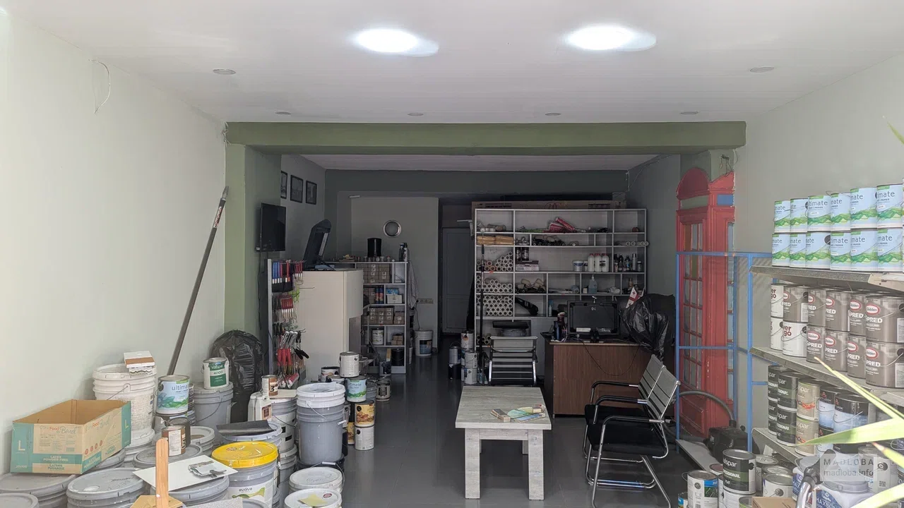 В магазине красок American paints