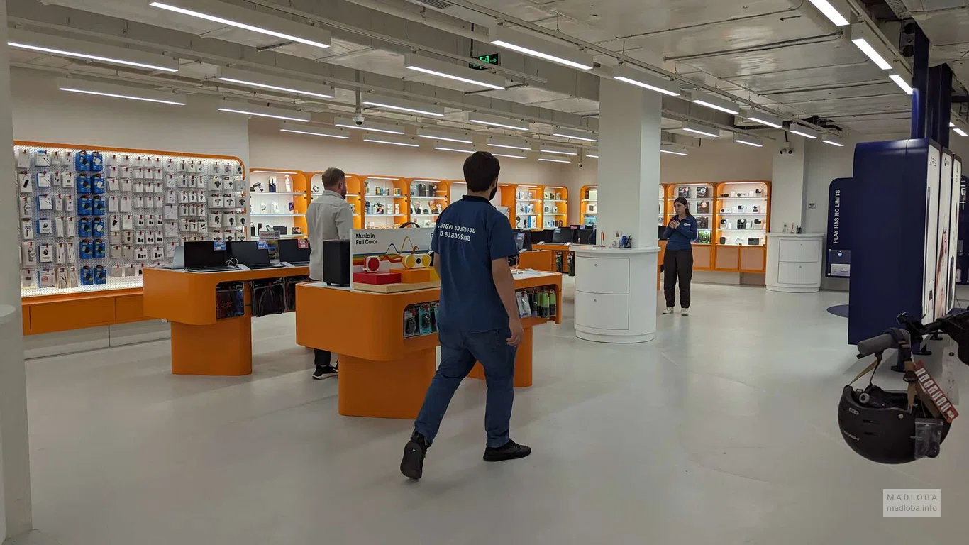 Магазин электроники "Zoommer" в торговом центре "Grand Mall"