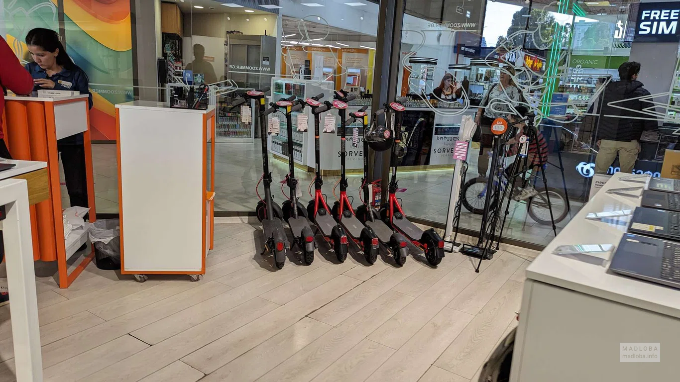 Магазин электроники "Zoommer" в торговом центре "Black Sea Mall"