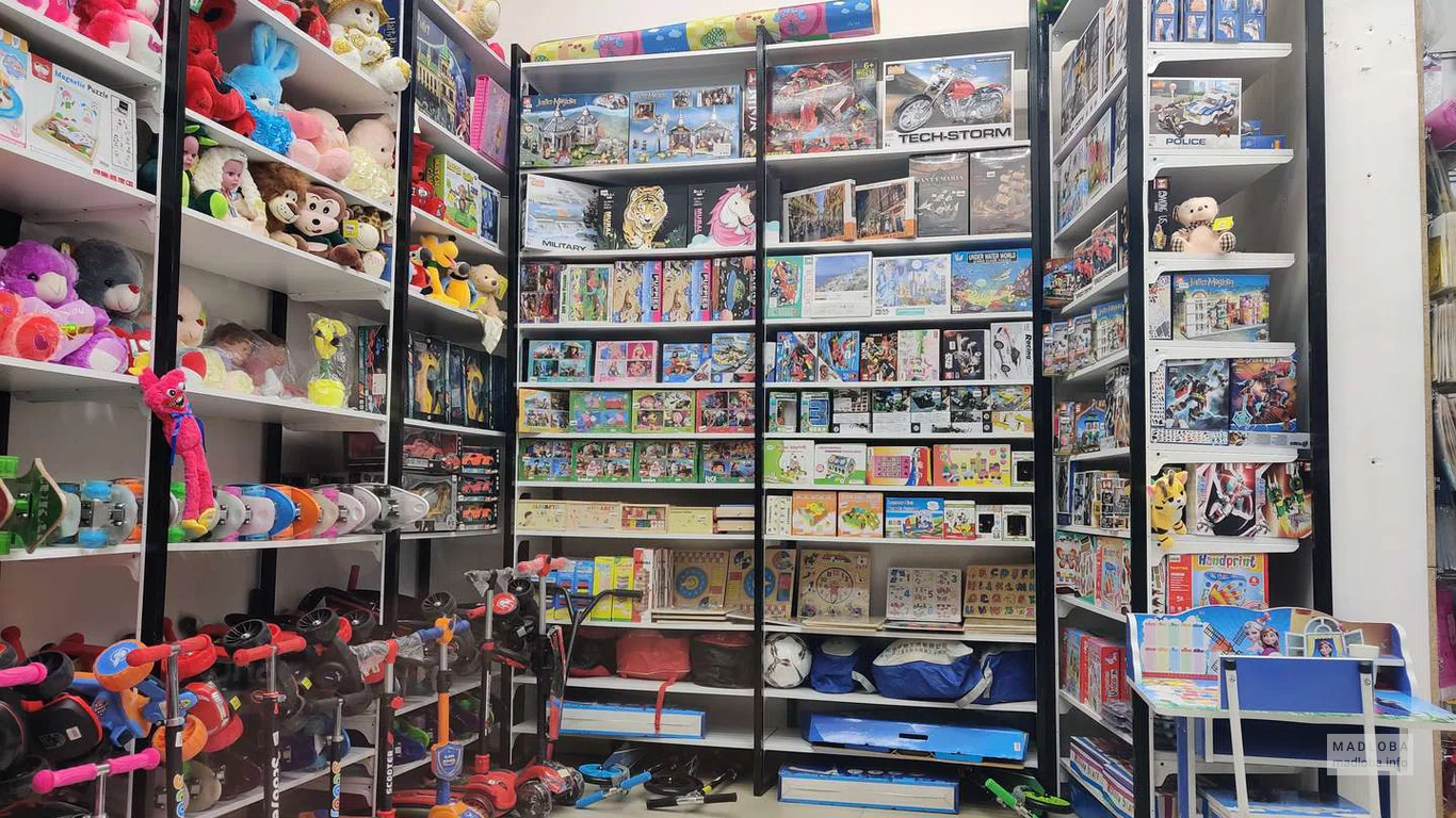 Стеллажи с игрушками в GIF TOY на ул. Чавчавадзе 54