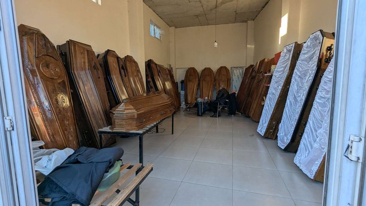Funeral goods store (Bagrationi 90)