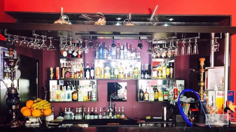 Барная стойка в Mais Bar & Restaurant
