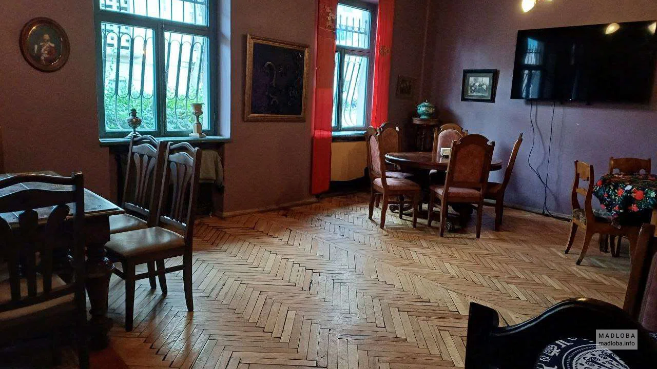 Интерьер ресторана Makashvilebtan в Тбилиси