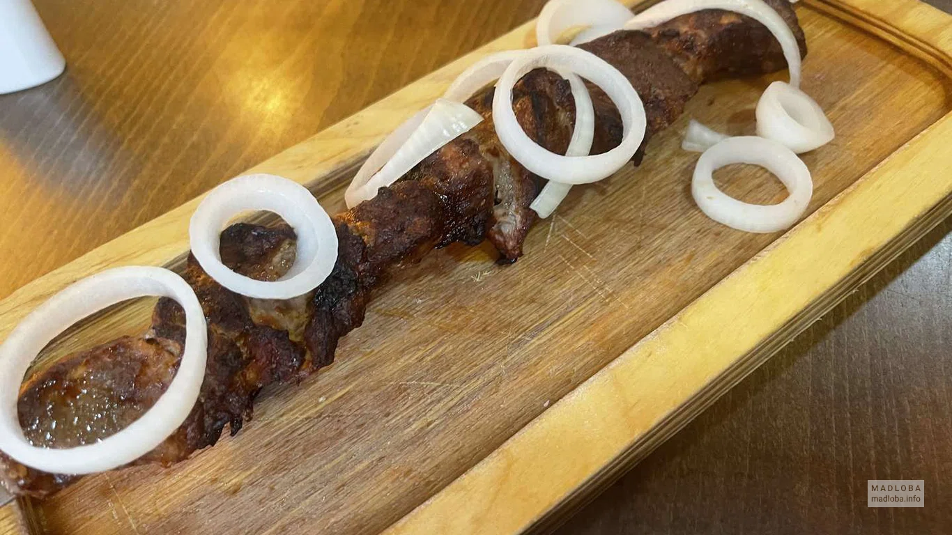 Шашлык в Mamapapuri Restaurant