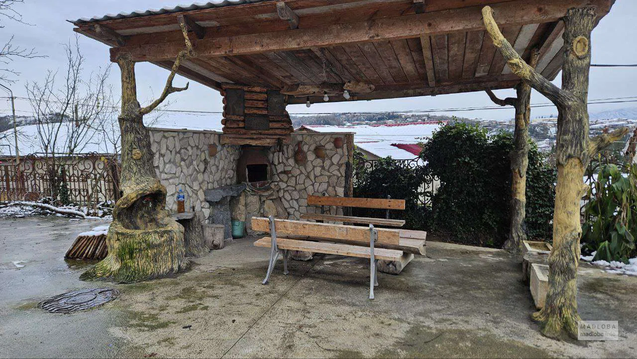 Зона отдыха на территории хостела Mango's Guesthouse