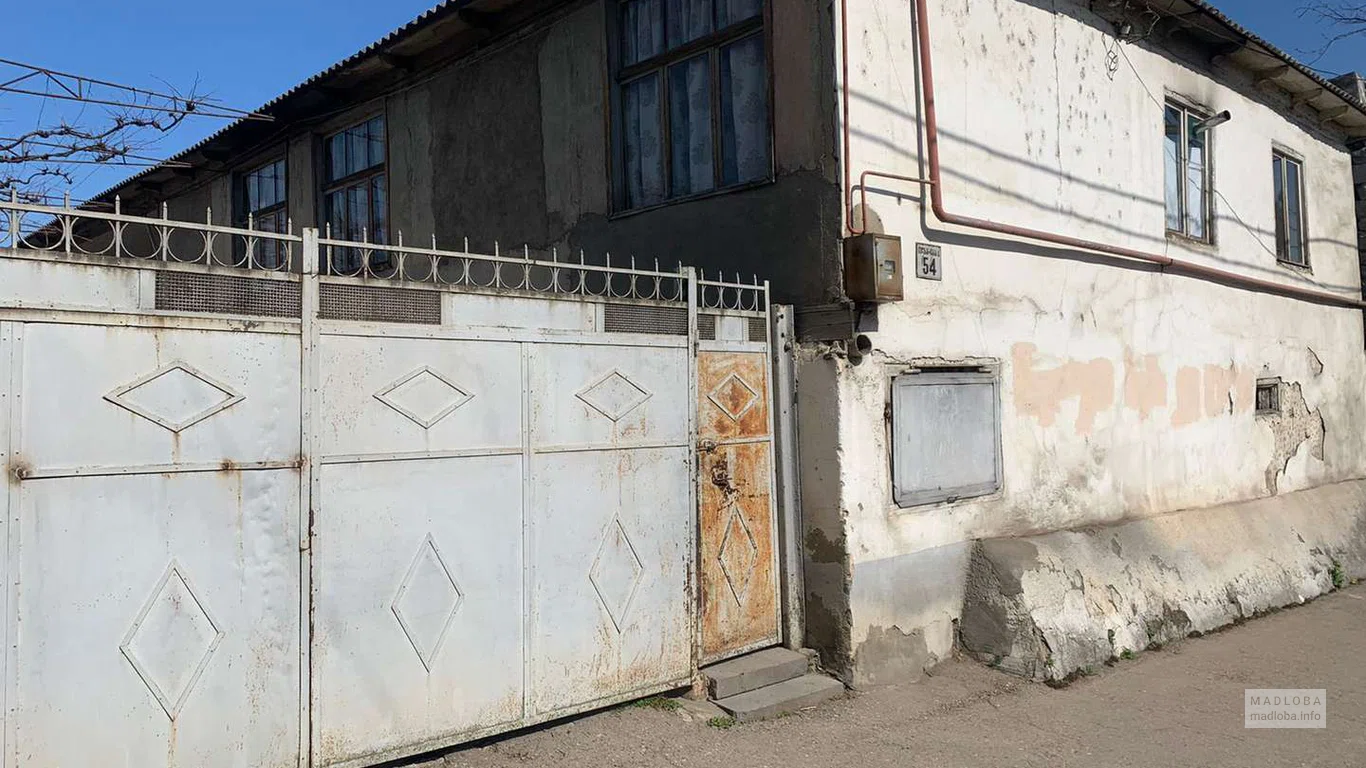 Вход на территория винодельни Marbano Winery