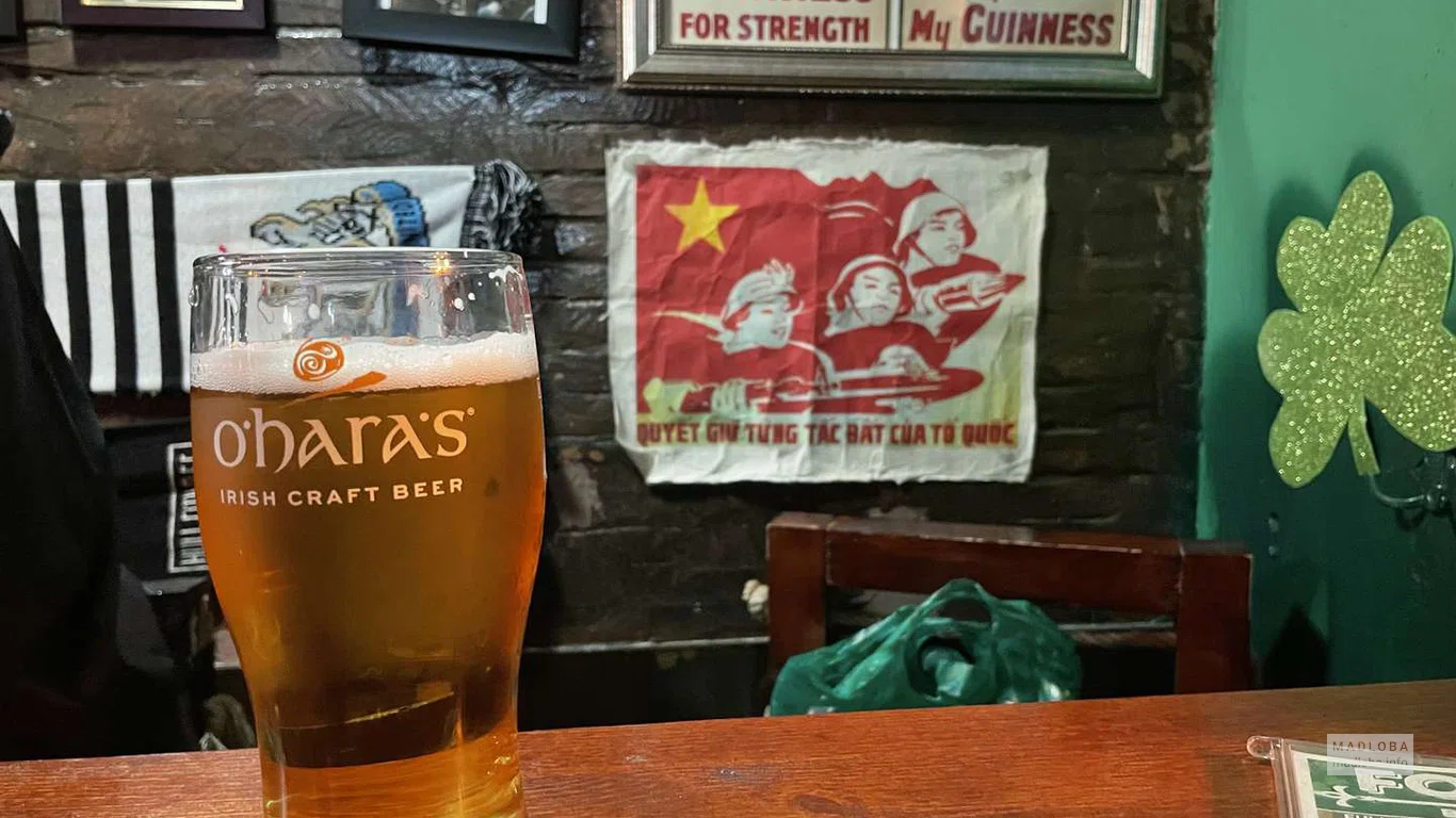 Бокал пива в Mary's Irish Pub